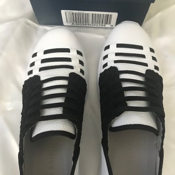 Lori Goldstein White w/Black Laces Slip On Cushioned Shoes with Box - Picture 1 of 5